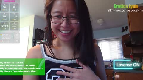 Snapshot of eroticalynn chatting on January 28, 2025, 9:29 pm Lynn online show from January 28, 2025, 9:29 pm