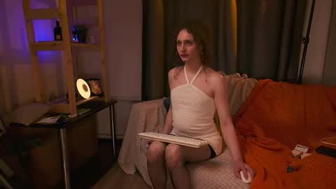 Snapshot of eroticartsss chatting on December 2, 2025, 4:57 pm Rachel Rach online show from December 2, 2025, 4:57 pm