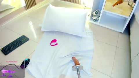 Snapshot of erotik_lady chatting on March 4, 2025, 3:55 am TINY online show from March 4, 2025, 3:55 am