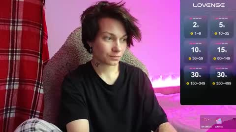 esajukyy online show from October 14, 2025, 10:38 am