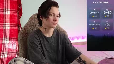 esajukyy online show from October 19, 2025, 6:47 am