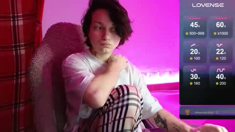 esajukyy online show from December 16, 2025, 3:17 pm