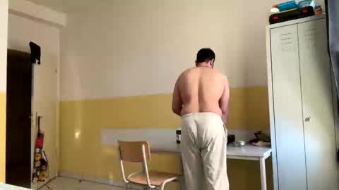 Snapshot of escapee4a chatting on February 3, 2025, 8:24 am samshiro4k online show from February 3, 2025, 8:24 am