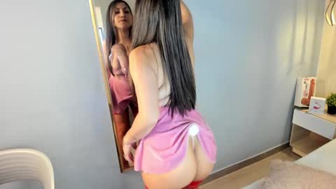 Snapshot of escarleth__ chatting on January 18, 2025, 1:18 pm Escarlet online show from January 18, 2025, 1:18 pm