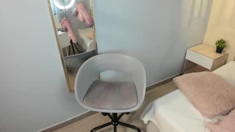 Snapshot of escarleth__ chatting on February 20, 2025, 3:30 pm Escarlet online show from February 20, 2025, 3:30 pm