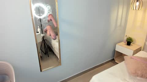 Snapshot of escarleth__ chatting on February 26, 2025, 1:11 am Escarlet online show from February 26, 2025, 1:11 am