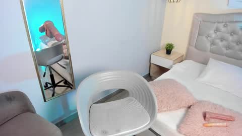 Snapshot of escarleth__ chatting on October 7, 2025, 1:08 pm Escarlet online show from October 7, 2025, 1:08 pm