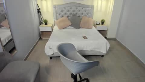 Snapshot of escarleth__ chatting on October 17, 2025, 1:46 pm Escarlet online show from October 17, 2025, 1:46 pm