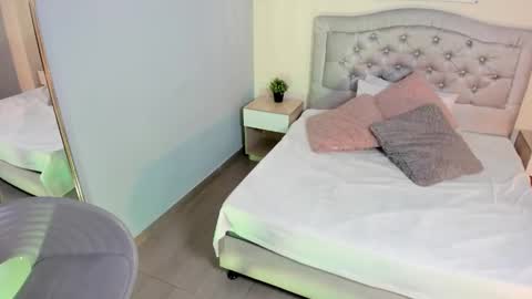 Snapshot of escarleth__ chatting on October 27, 2025, 12:53 pm Escarlet online show from October 27, 2025, 12:53 pm