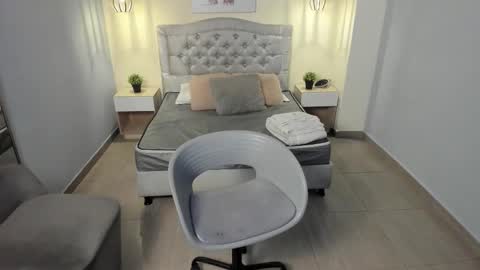 Snapshot of escarleth__ chatting on November 15, 2025, 12:45 pm Escarlet online show from November 15, 2025, 12:45 pm