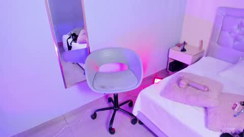 Snapshot of escarleth__ chatting on November 21, 2025, 1:10 pm Escarlet online show from November 21, 2025, 1:10 pm