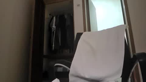 escorpion51 online show from April 7, 2026, 3:40 am