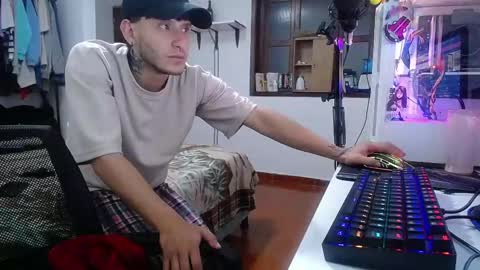 Snapshot of esjrobles chatting on December 28, 2024, 5:55 am Esteban online show from December 28, 2024, 5:55 am