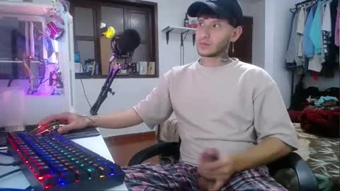 Snapshot of esjrobles chatting on December 29, 2024, 5:01 pm Esteban online show from December 29, 2024, 5:01 pm