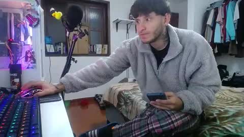 Snapshot of esjrobles chatting on January 7, 2025, 8:45 am Esteban online show from January 7, 2025, 8:45 am