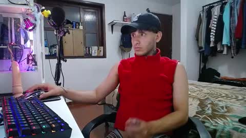 Snapshot of esjrobles chatting on January 19, 2025, 5:15 am Esteban online show from January 19, 2025, 5:15 am