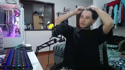 Snapshot of esjrobles chatting on January 20, 2025, 2:22 am Esteban online show from January 20, 2025, 2:22 am