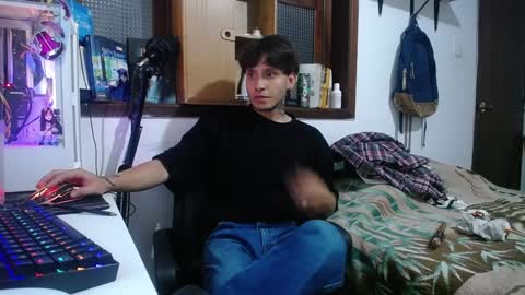 Snapshot of esjrobles chatting on February 4, 2025, 3:44 am Esteban online show from February 4, 2025, 3:44 am