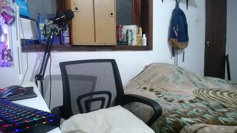 Snapshot of esjrobles chatting on February 8, 2025, 7:37 am Esteban online show from February 8, 2025, 7:37 am