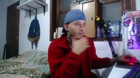Snapshot of esjrobles chatting on March 5, 2025, 3:29 am Esteban online show from March 5, 2025, 3:29 am