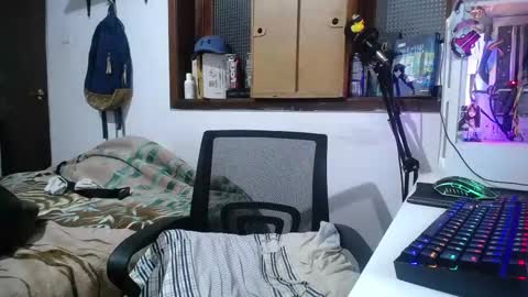 Snapshot of esjrobles chatting on March 7, 2025, 6:57 am Esteban online show from March 7, 2025, 6:57 am