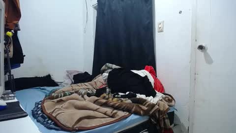 Snapshot of esjrobles chatting on September 29, 2025, 12:32 pm Esteban online show from September 29, 2025, 12:32 pm