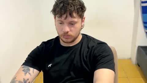 eskol212 online show from April 16, 2026, 9:39 pm