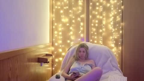 Snapshot of esma347866 chatting on March 6, 2026, 10:17 pm esma347866 online show from March 6, 2026, 10:17 pm