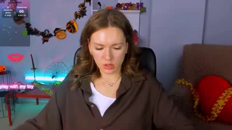 esma_shine online show from October 20, 2025, 7:53 am