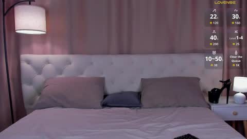 esme_fox online show from May 18, 2026, 5:30 pm