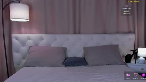 esme_fox online show from May 19, 2026, 5:41 pm