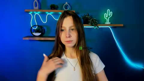 esme_moore_ online show from November 11, 2025, 9:42 am