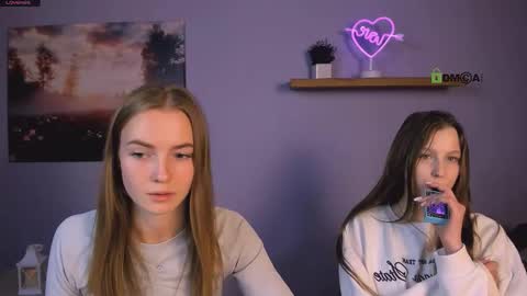 esme_moore_ online show from November 13, 2025, 10:03 am