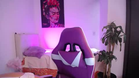 Snapshot of esmeralda098 chatting on February 4, 2026, 7:42 pm Esmeralda online show from February 4, 2026, 7:42 pm