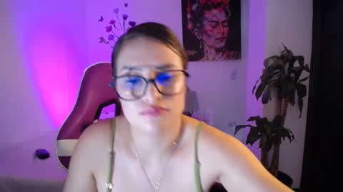 Snapshot of esmeralda098 chatting on February 27, 2026, 10:21 pm Esmeralda online show from February 27, 2026, 10:21 pm