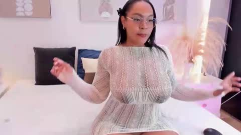 esmeralda online show from February 14, 2026, 4:53 am