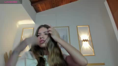 Snapshot of esmeralda_gomeez_ chatting on October 22, 2025, 1:33 pm E S M E online show from October 22, 2025, 1:33 pm