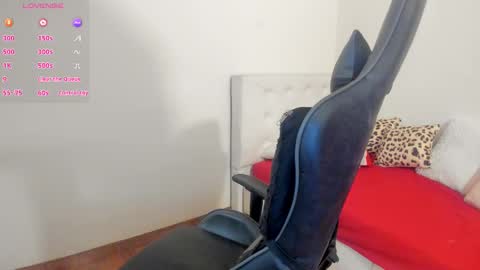 esme online show from November 18, 2025, 6:45 pm