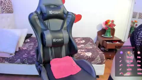 Snapshot of esmeralda_milf1 chatting on February 26, 2026, 7:35 pm esme online show from February 26, 2026, 7:35 pm