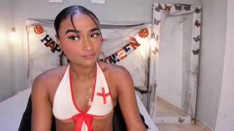 esmeraldanyx online show from October 16, 2025, 9:27 pm