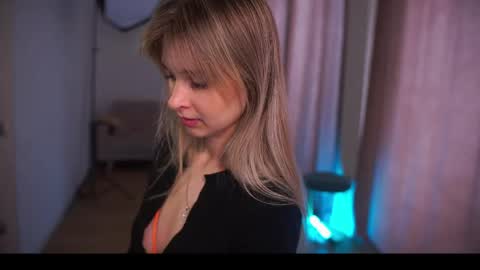 Snapshot of esmereal chatting on April 21, 2026, 4:19 am How was your Christmas online show from April 21, 2026, 4:19 am