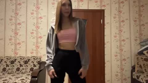 Snapshot of essiecutty chatting on December 14, 2025, 2:00 pm Kate online show from December 14, 2025, 2:00 pm