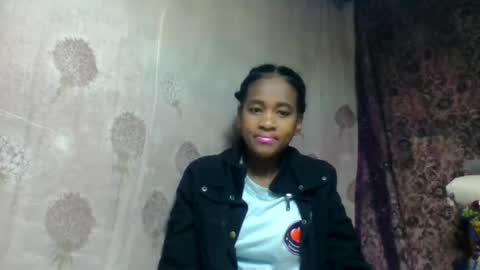 estancelee online show from July 4, 2026, 8:20 am