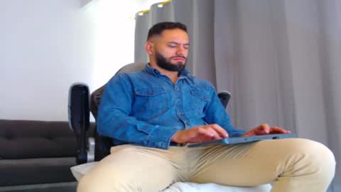 esteban online show from December 1, 2025, 1:27 pm