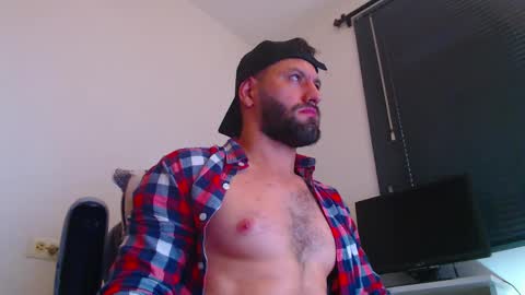 Snapshot of esteban7984068 chatting on February 2, 2026, 3:44 pm esteban online show from February 2, 2026, 3:44 pm