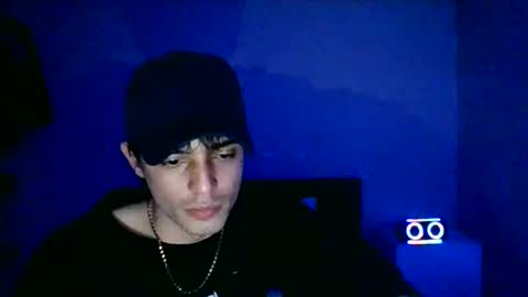 estebankit0 online show from December 28, 2024, 1:39 am