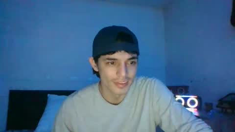 estebankit0 online show from December 29, 2024, 7:43 pm