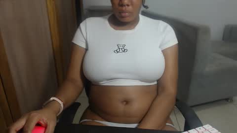 Snapshot of estefania_starlovee chatting on December 3, 2025, 10:30 pm estefania_starlovee online show from December 3, 2025, 10:30 pm