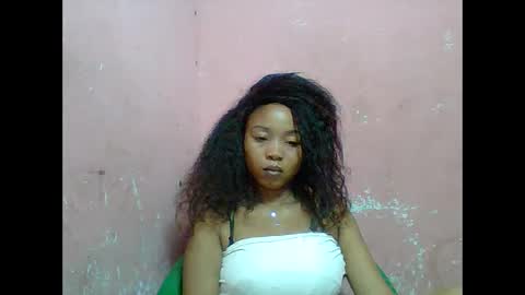 estelah20 online show from November 23, 2025, 7:19 am