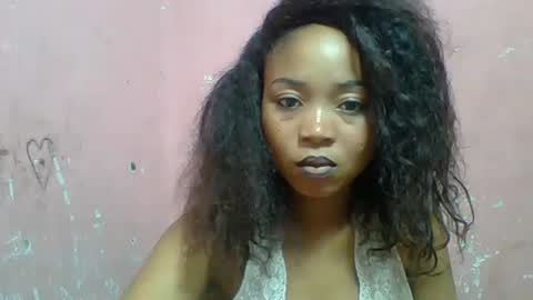 estelah20 online show from December 4, 2025, 6:34 am